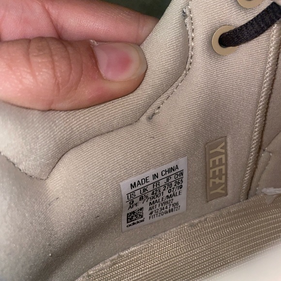 YEEZY Boost 700 Magnet - Picture 8 of 8